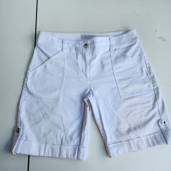 White House Black Market Pants - White House Black Market WHBM Women’s Bermuda Shorts White Pockets Sz 6